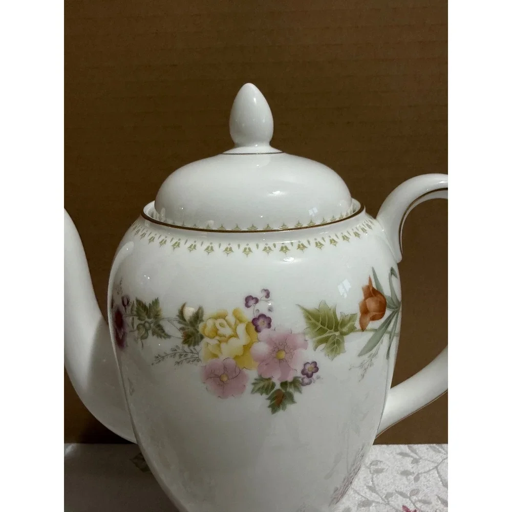 Wedgwood Mirabelle Bone China Coffee Pot R4537 Floral Gold Trim Made in England